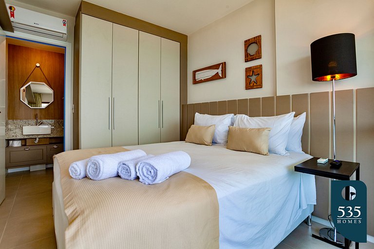 Quarto e Sala com vista mar e comodidades modernas