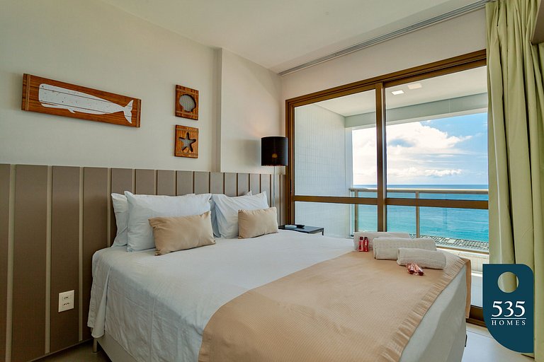 Quarto e Sala com vista mar e comodidades modernas