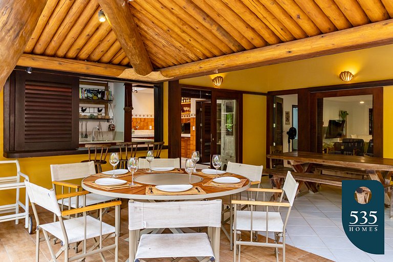 Oasis in the village of Praia do Forte House with 4 suites.