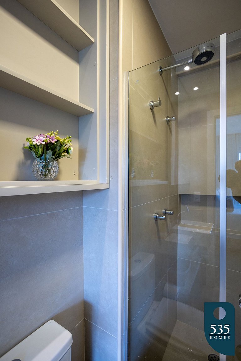 Moderno apartamento com acesso à praia