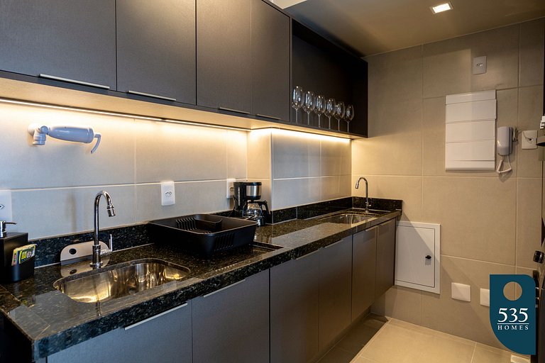 2 Bedroom Apartment Steps from Shopping Barra