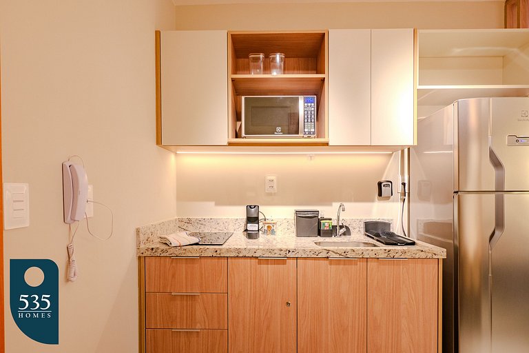 Modern studio in the heart of Caminho das Árvores