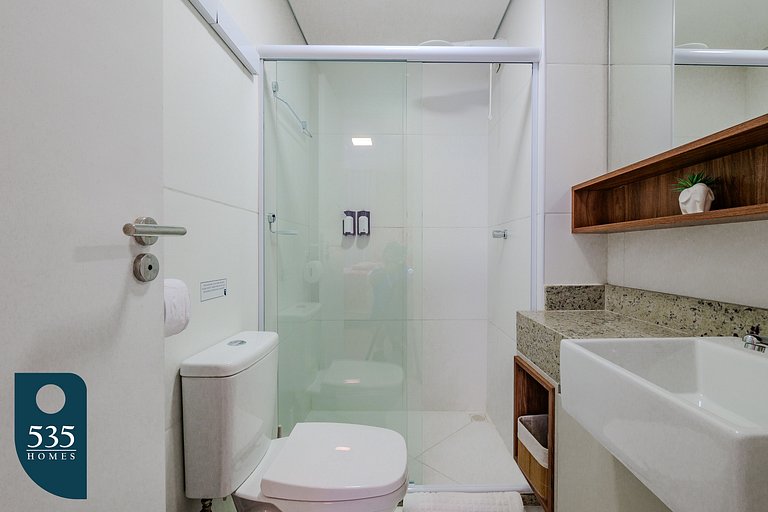 Quarto e sala na Barra a 550m do Shopping