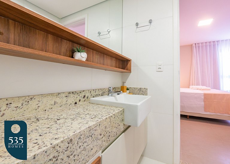 Quarto e sala na Barra a 550m do Shopping
