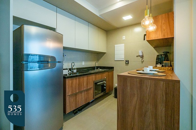 Quarto e sala na Barra a 550m do Shopping