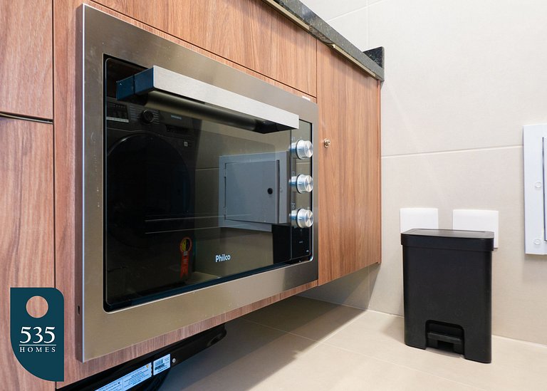 Quarto e sala na Barra a 550m do Shopping