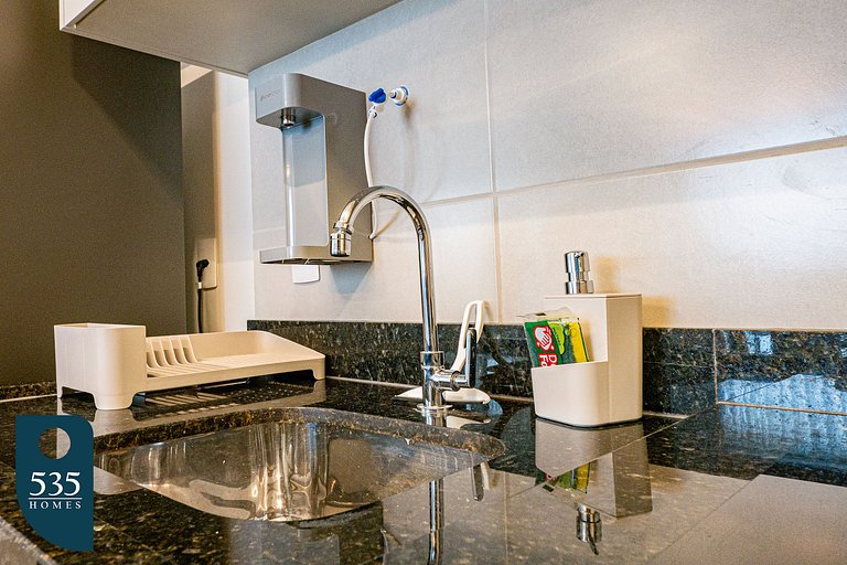 Quarto e sala na Barra a 550m do Shopping