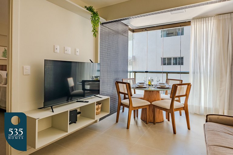 Quarto e sala na Barra a 550m do Shopping