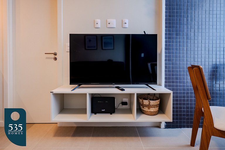 Quarto e sala na Barra a 550m do Shopping