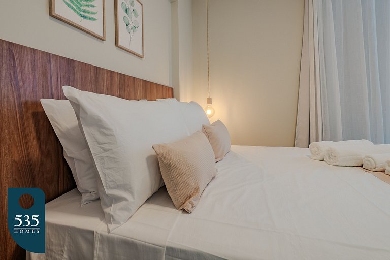 Quarto e sala na Barra a 550m do Shopping