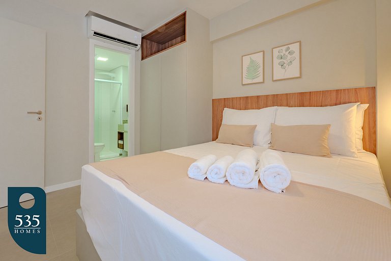 Quarto e sala na Barra a 550m do Shopping