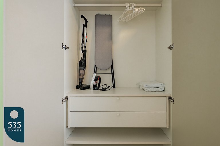 Quarto e sala na Barra a 550m do Shopping