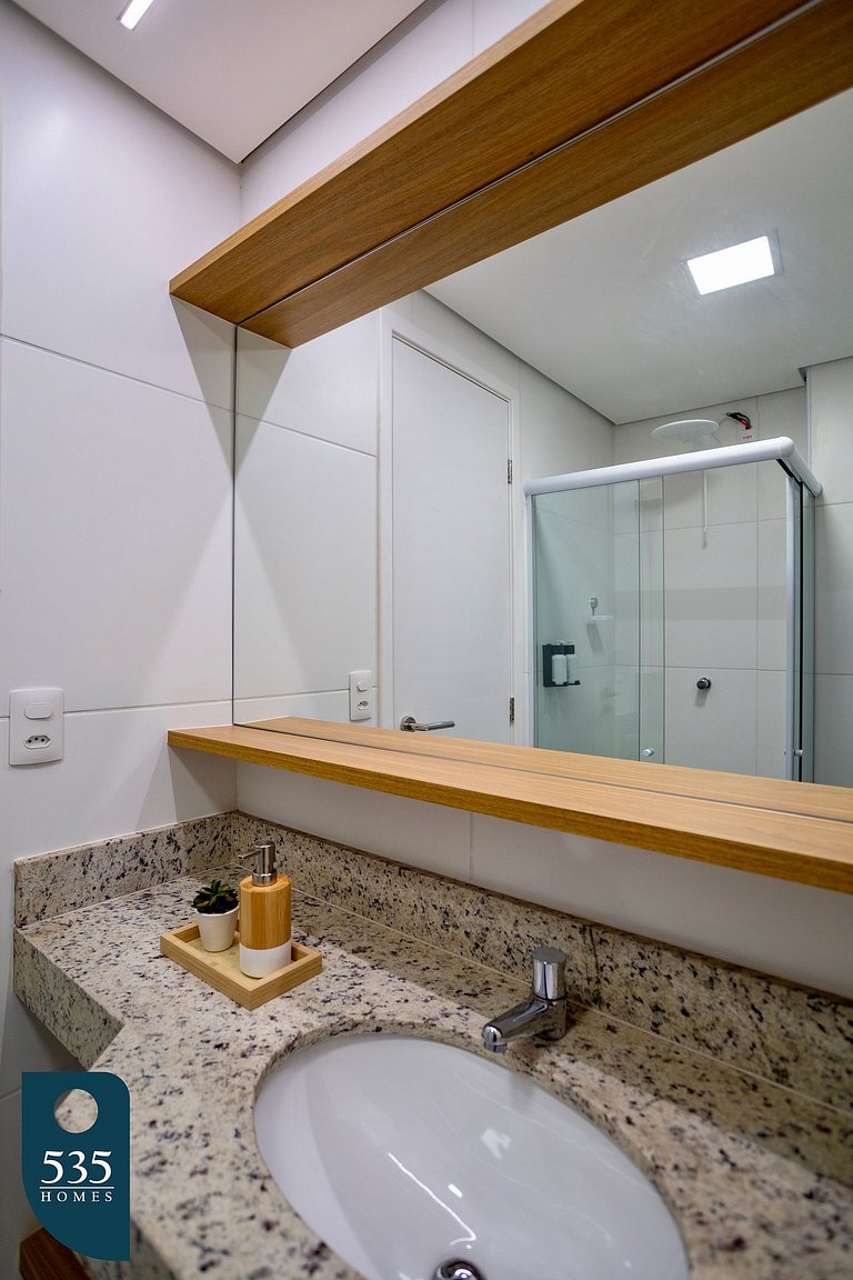 Condomínio com Piscina e Sauna no Coração da Barra