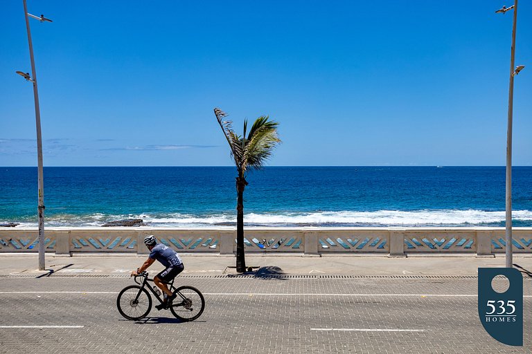 Conforto em apartamento a passos da praia da Barra