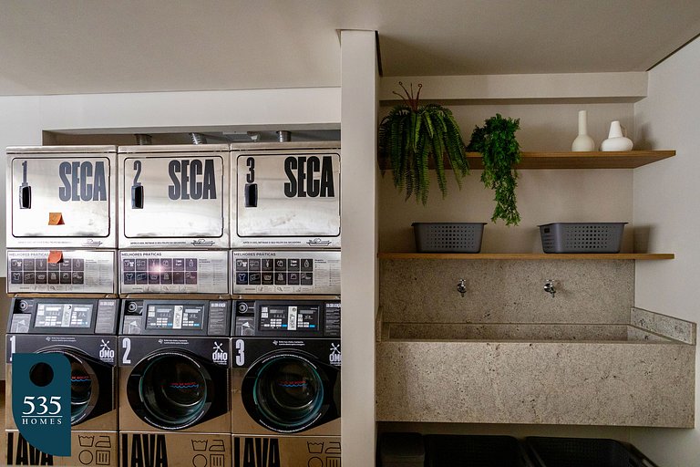 Studio em condomínio de frente para o mar