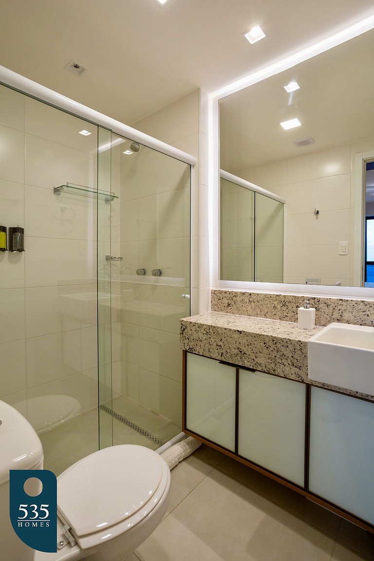 Fully Equipped 2 Bedroom with Ocean View in Barra
