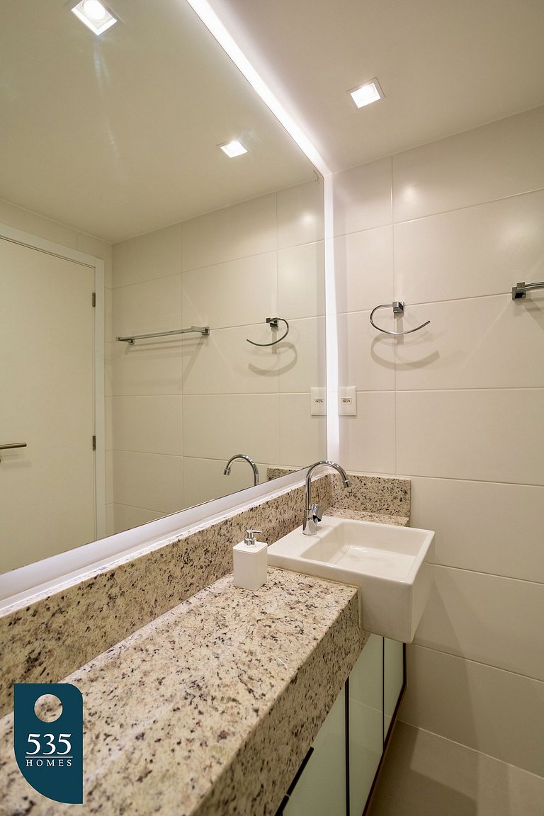 Fully Equipped 2 Bedroom with Ocean View in Barra