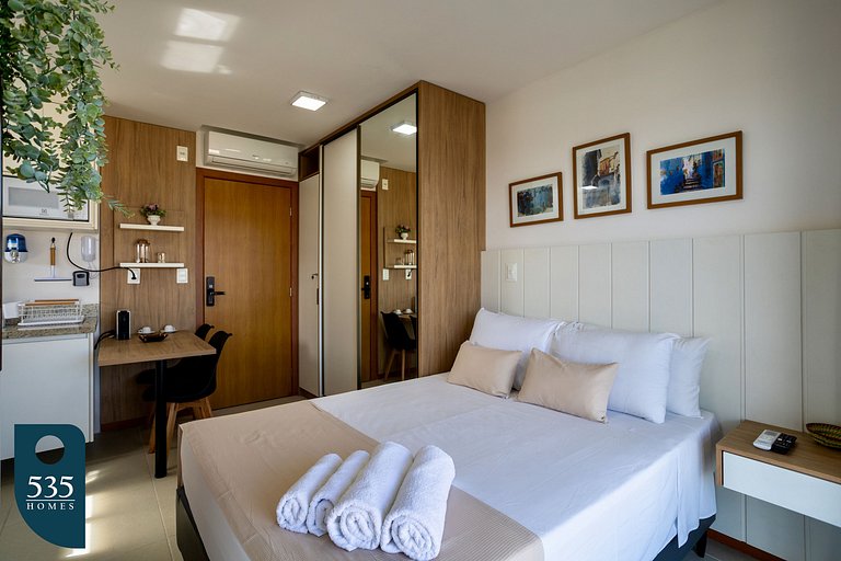 Modern Studio in upscale neighborhood near Mall