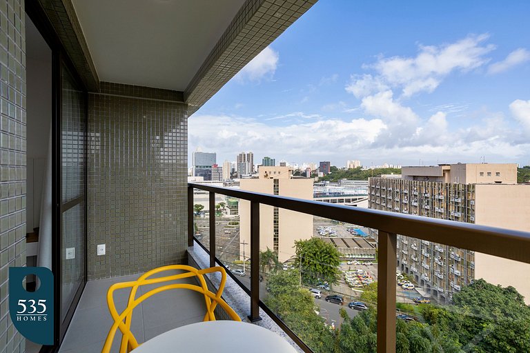 Modern Studio in upscale neighborhood near Mall