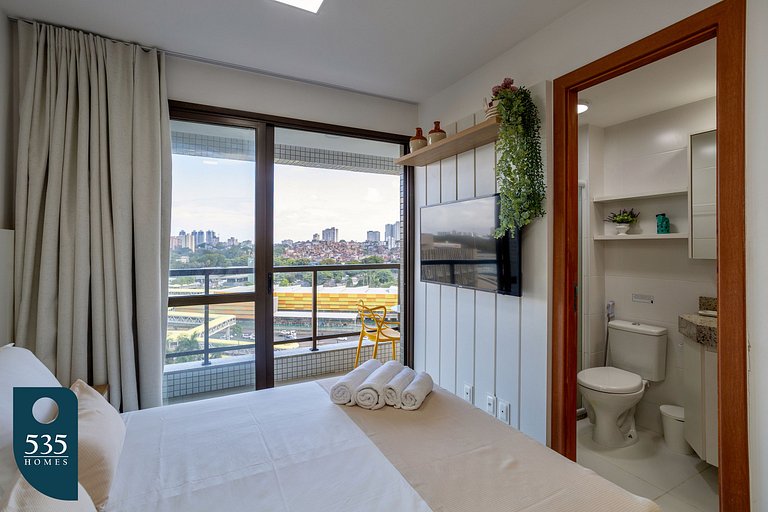 Modern Studio in upscale neighborhood near Mall