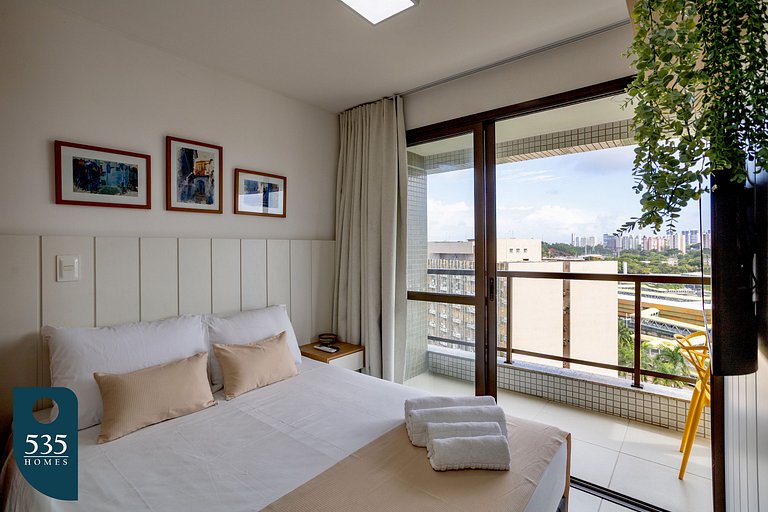 Modern Studio in upscale neighborhood near Mall