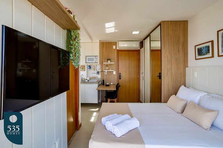 Modern Studio in upscale neighborhood near Mall