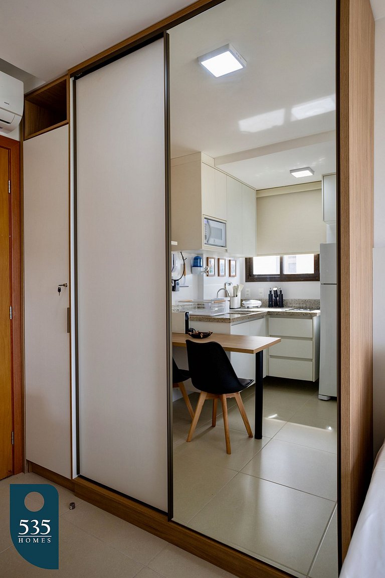 Modern Studio in upscale neighborhood near Mall