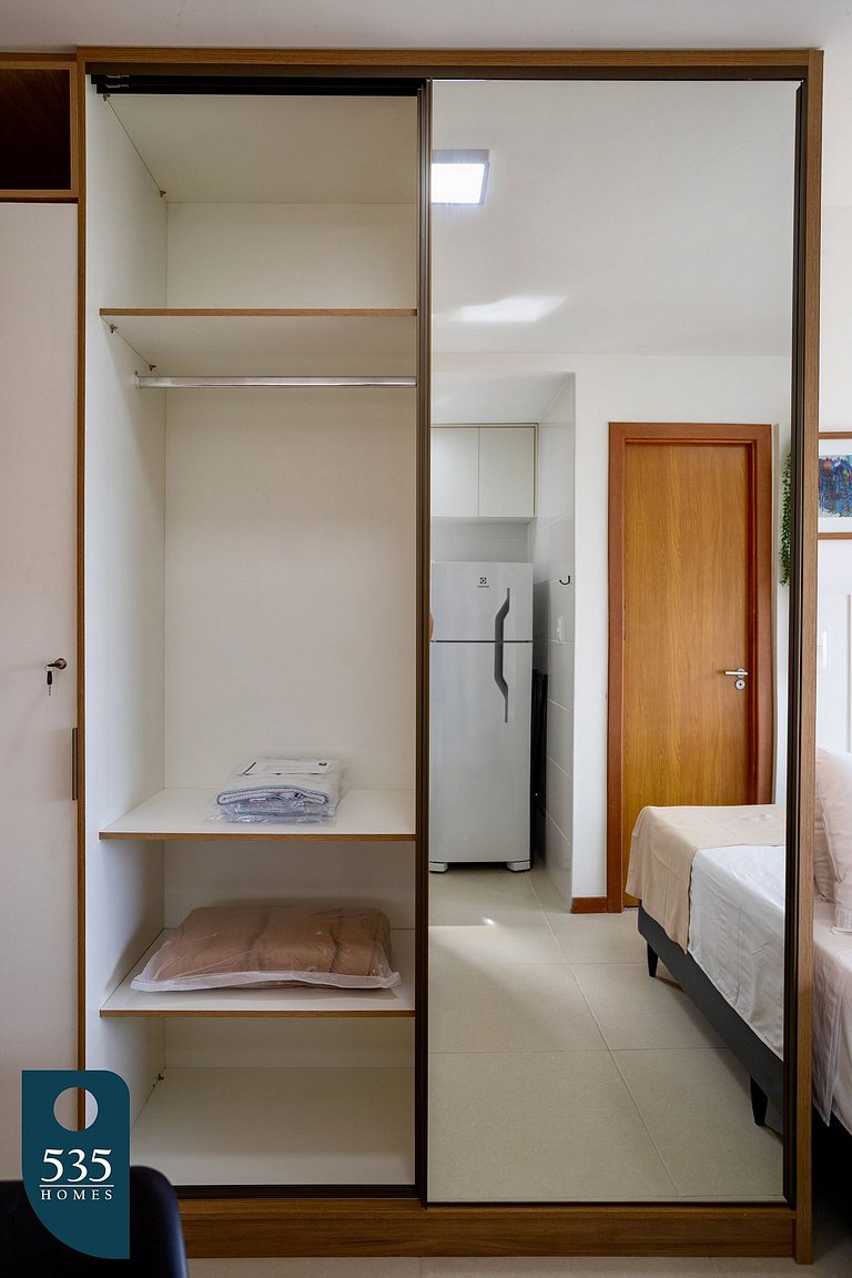 Modern Studio in upscale neighborhood near Mall