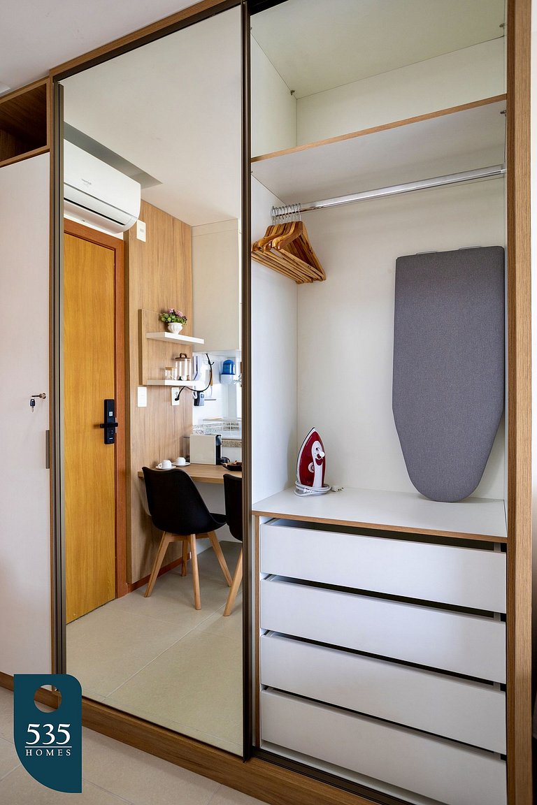 Modern Studio in upscale neighborhood near Mall