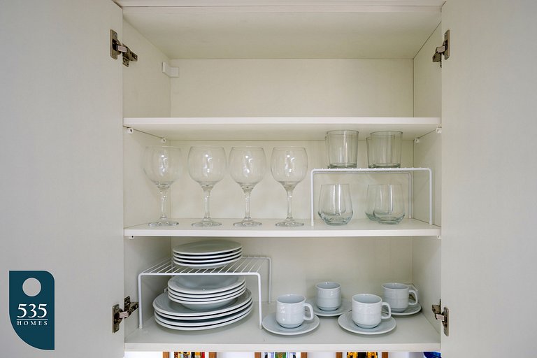 Modern Studio in upscale neighborhood near Mall