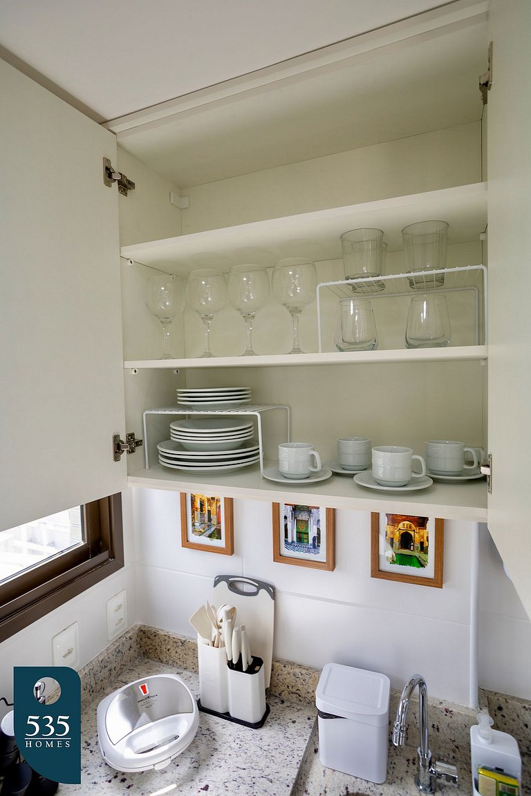 Modern Studio in upscale neighborhood near Mall