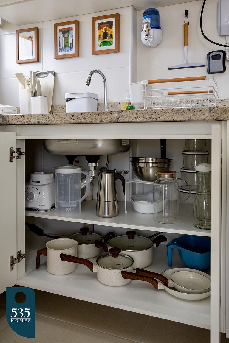 Modern Studio in upscale neighborhood near Mall