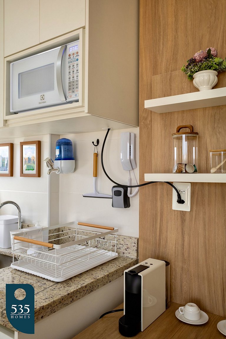 Modern Studio in upscale neighborhood near Mall