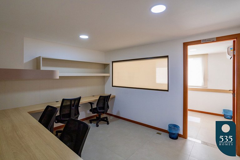 Modern Studio in upscale neighborhood near Mall