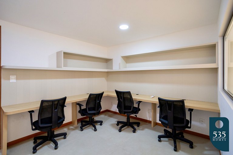 Modern Studio in upscale neighborhood near Mall