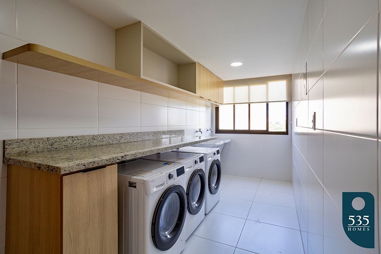 Modern Studio in upscale neighborhood near Mall