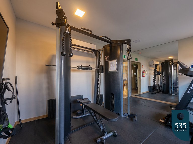 Modern One-Bedroom 700m from Salvador Shopping