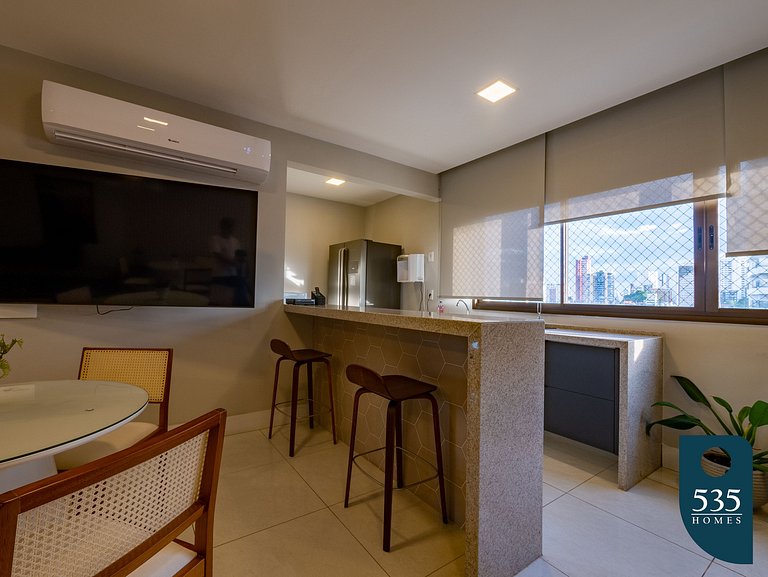 Modern One-Bedroom 700m from Salvador Shopping