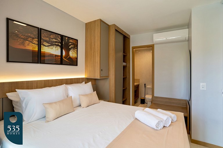 Modern One-Bedroom 700m from Salvador Shopping