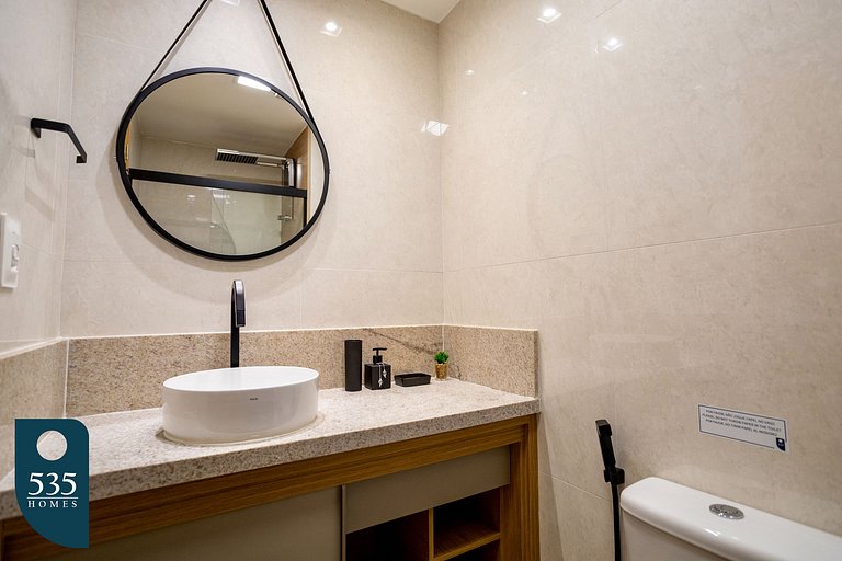 Modern One-Bedroom 700m from Salvador Shopping