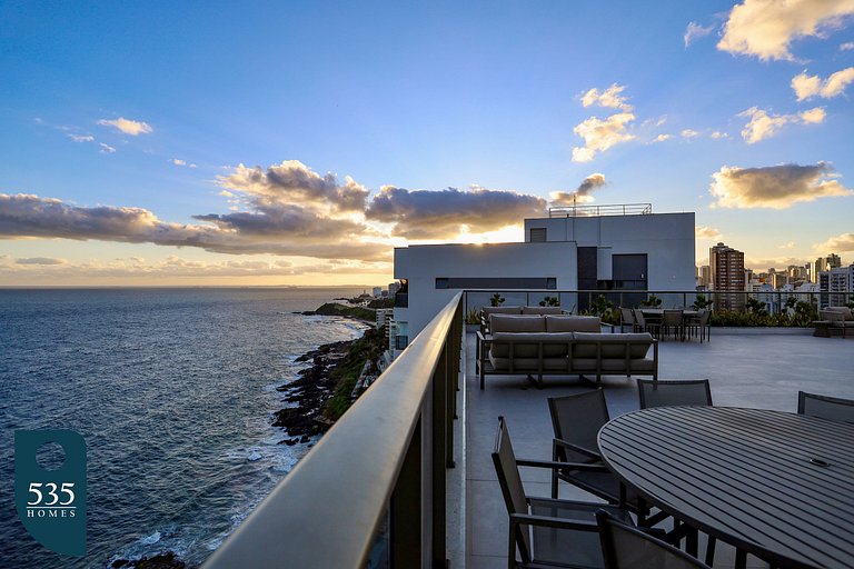 Discover the charm of Ondina in beachfront condo