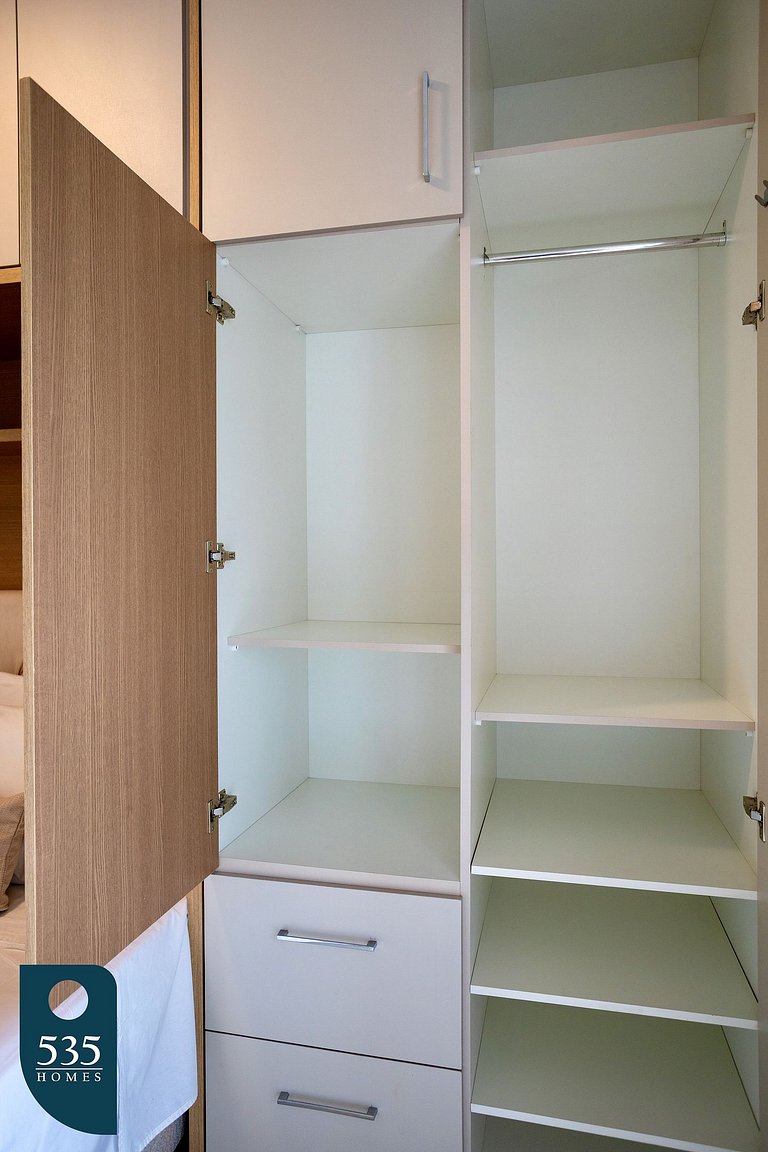 Discover the charm of Ondina in beachfront condo