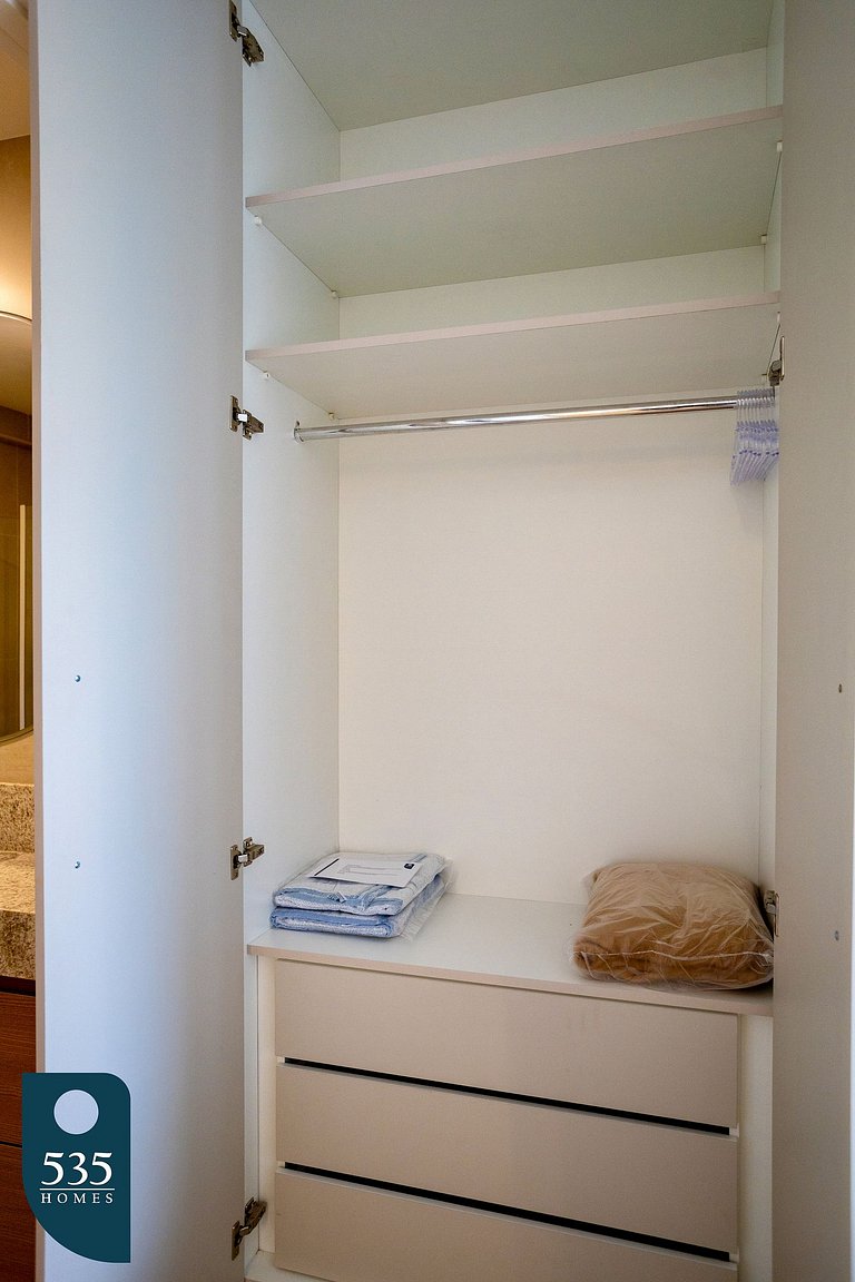 Discover the charm of Ondina in beachfront condo