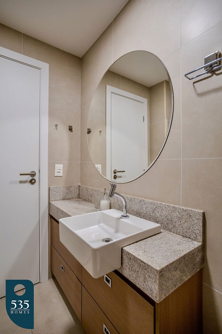 Discover the charm of Ondina in beachfront condo