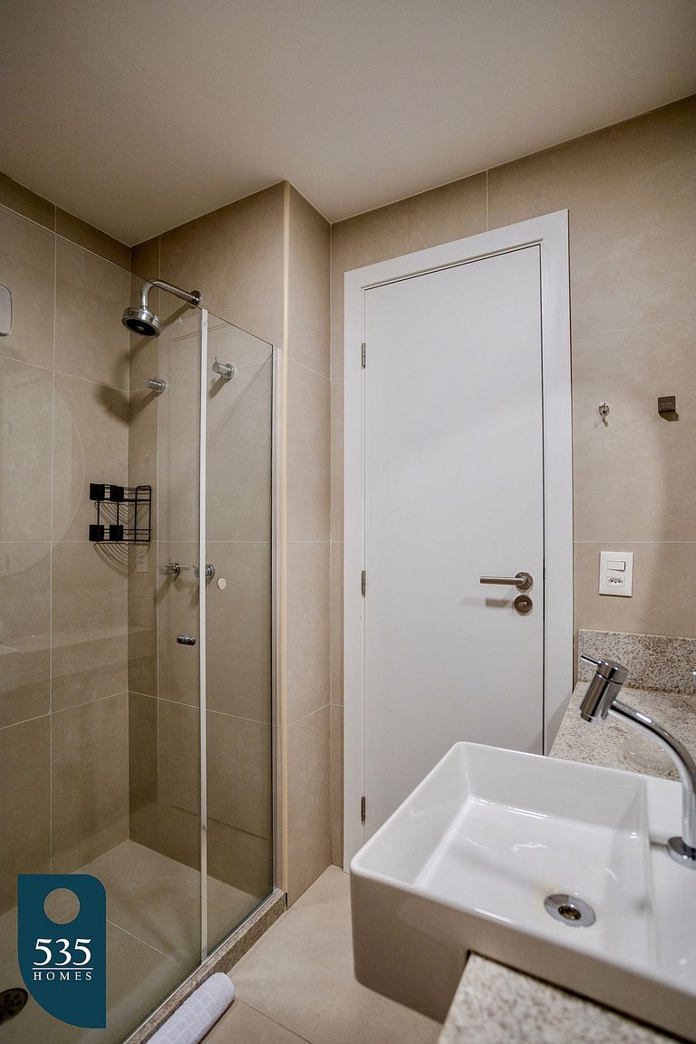 Discover the charm of Ondina in beachfront condo