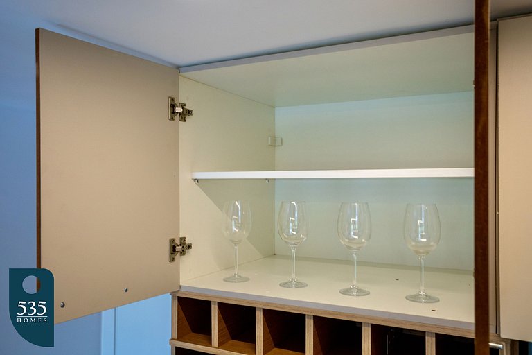 Discover the charm of Ondina in beachfront condo