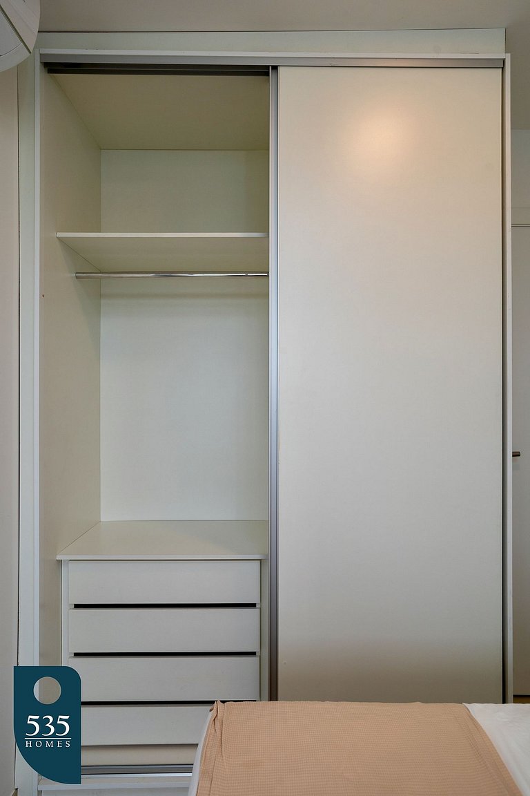 Conheça o charme de Ondina em condomínio beira mar