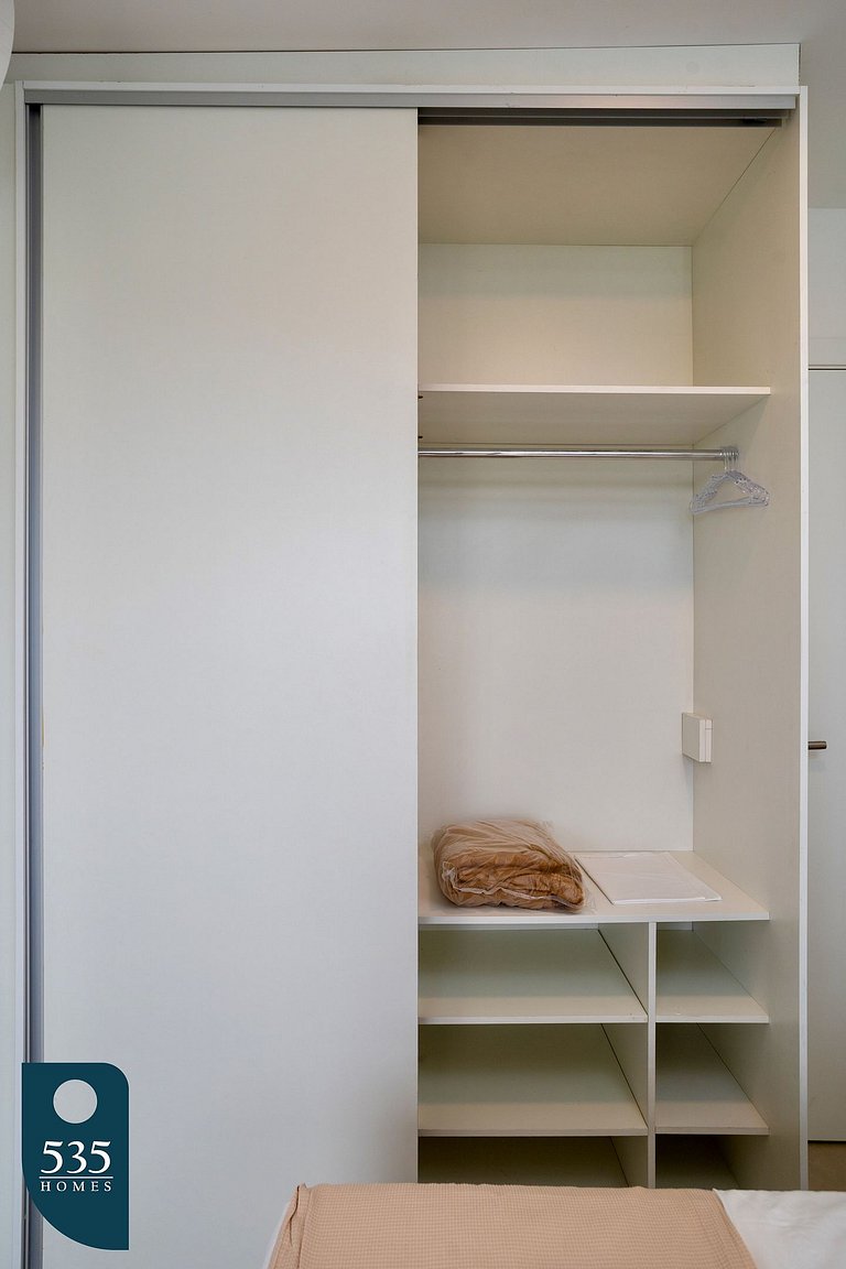 Discover the charm of Ondina in beachfront condo