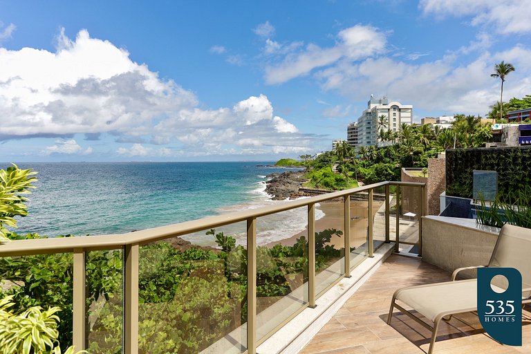 Discover the charm of Ondina in beachfront condo