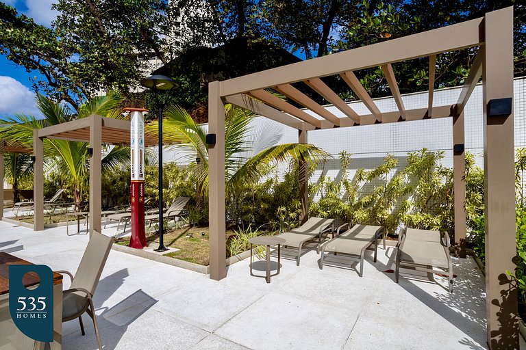 Discover the charm of Ondina in beachfront condo